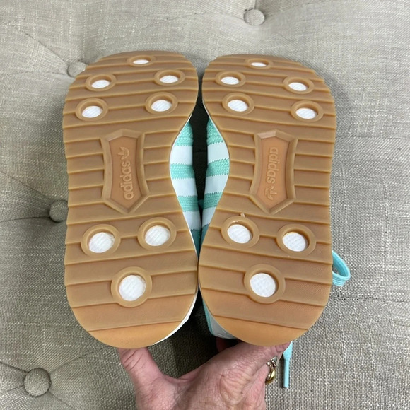 Adidas Woman's FLB Runner 'Energy Aqua' Size 8 NEW! - Picture 7 of 9